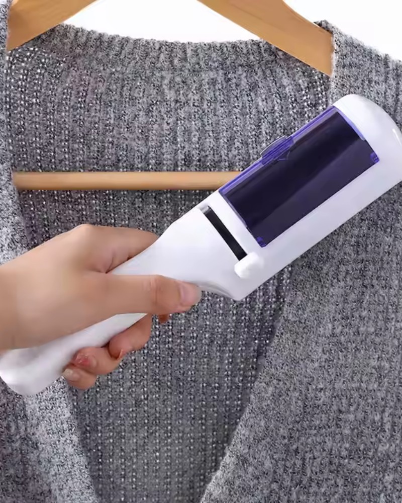 Wielokrotnego użytku rolka do sierści z nylonowym włosiem. Ekologiczna, bez baterii i taśm. Czyści ubrania, tapicerkę i dywany. Idealna dla właścicieli zwierząt!