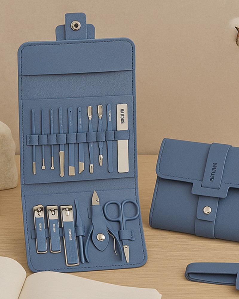 Zestaw do paznokci przybornik manicure pedicure etui cążki 16 elementów