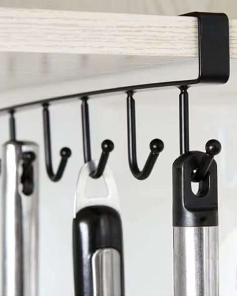 Wieszak kuchenny podwieszany czarny metalowy 6 haków