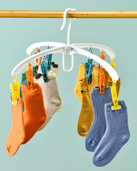 Wieszak suszarka na skarpetki bieliznę ubrania wieszak wisząca 12x klipsy zestaw